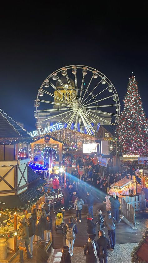 Nottingham Christmas Market, Market Aesthetic, Winter Aesthetics, England Aesthetic, Pink Wallpaper Hello Kitty, Nottingham Uk, Christmas Dreaming, Cosy Christmas, London Christmas