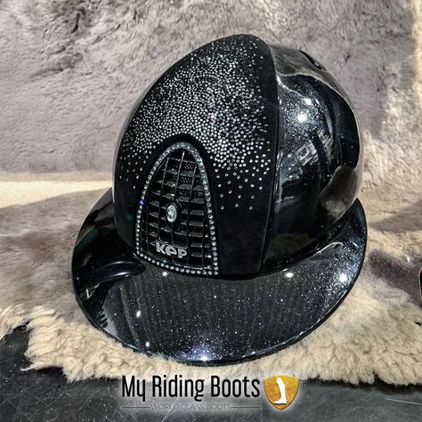 Dressage Outfit, Horse Riding Helmets, Stile Blair Waldorf, Dressage Boots, Horse Story, Equestrian Helmets, Horse Riding Clothes, Riding Outfit, Equestrian Outfits