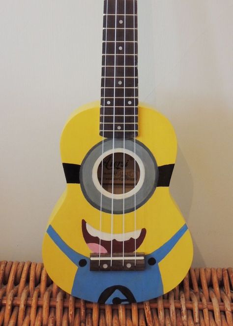 Cute minion ukulele Ukelele Painted, Arte Do Ukulele, Minion Wedding, Painted Guitars, Painted Ukulele, Ukulele Design, Guitar Artwork, Ukulele Art, Acoustic Guitar Photography