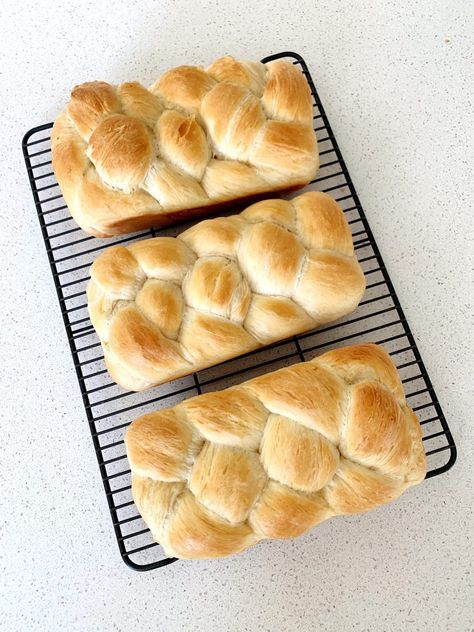 Swiss Bread Recipe, Swiss Bread, Bosch Mixer, Mixer Recipes, Artisan Bread Recipes, Braided Bread, Flour Recipes, Time To Eat, Breakfast Breads