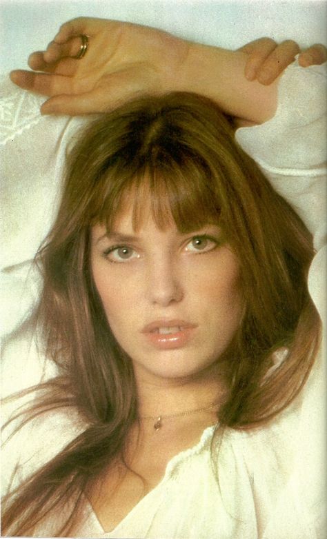 Jane Birken, Jane Birkin Style, Serge Gainsbourg, Charlotte Gainsbourg, How To Style Bangs, Wispy Bangs, Jane Birkin, Short Hair With Bangs, Long Hairstyles