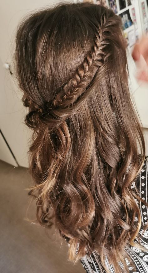 Fish Braid Hairstyles, Fish Tail Hairstyles, Fish Plait, Braid Hair Style, Fish Braid, Braid Hairstyle Ideas, Fishbone Braid, Fishtail Hairstyles, Tail Hairstyle