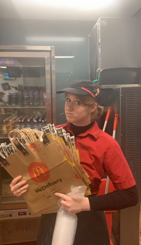 Mcdonalds Employee Aesthetic, Mcdonalds Outfit Worker, Mcdonald’s Worker Aesthetic, Mcdonalds Job Aesthetic, Working At Mcdonalds Aesthetic, Fast Food Job Aesthetic, Mcdonalds Worker Aesthetic, Fast Food Worker Aesthetic, Teen Jobs Aesthetic