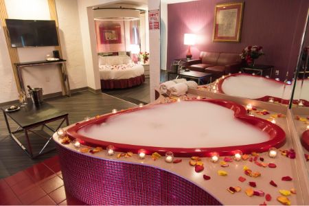 Poconos Honeymoon Suites - Couples Getaway PA | Cove Haven Poconos Resort, All Inclusive Honeymoon, Romantic Resorts, Honeymoon Vacations, Honeymoon Suite, Romantic Weekend Getaways, Romantic Retreat, Whirlpool Tub, Jacuzzi Tub