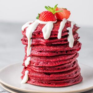 Cake Batter Red Velvet Pancakes with Cream Cheese Syrup - Gimme Delicious Waffle Bowl Recipe, Cake Batter Pancakes, Holiday Pancakes, Breakfast Menu Ideas, Cake Mix Pancakes, Christmas Pancakes, Gimme Delicious, Pancake Mix Recipe, Homemade French Toast