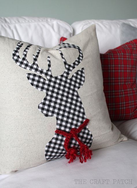 Buffalo Check Christmas Decor Ideas - Lolly Jane Buffalo Check Christmas Decor, Christmas Pillows Diy, Plaid Christmas Decor, Buffalo Check Christmas, Summer Pillows, Christmas Pillowcases, Christmas Pillows, Christmas Cushions, Buffalo Plaid Christmas