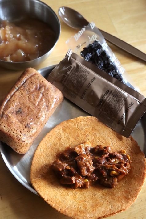 Best MRE Meals: Meals Ready to Eat - Military food rations are surprisingly tasty. I'll walk you through all the best MRE meals, I've tried them all! Whether you're looking for survival food kits or camping food ideas, ready to eat meals are a good choice. emergency preparedness | prepper pantry list | prepper ideas for beginners Army Food Meals, Military Food In The Camp, Military Camp Food, Mre Meals Diy, Mre Food Military, Mres Food, Diy Mre Meals, Man Eating Food, Prepper Pantry List