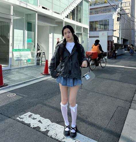 Outfits For Japan, Tracy Sohn, Knee High Socks Outfit, High Socks Outfits, Sock Outfits, Cold Outfits, Original Characters, Quick Outfits, Chinese Clothing