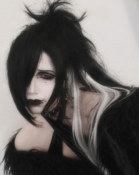 Black And White Hairstyle, Vkei Makeup Masc, Vkei Makeup Looks, V Kei Makeup, Vkei Hairstyles, Vkei Make Up, Visual Kei Hairstyles, Visual Kei Hair, Vkei Hair