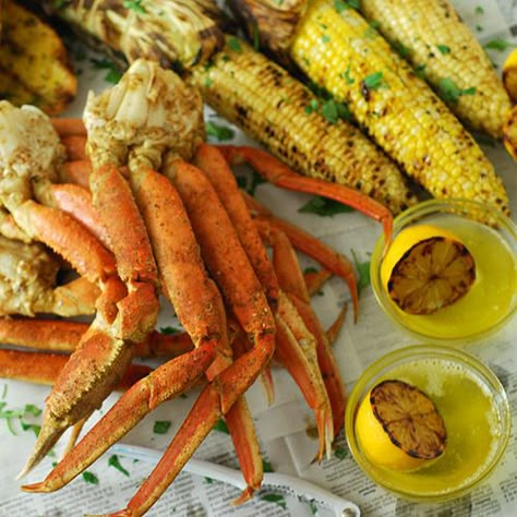 Nibble Me This: Five Tips: Grilling Crab Legs Grilled Crab Legs, Crab Legs On The Grill, Grilled Crab, Crab Legs Recipe, Snow Crab Legs, Grilled Seafood Recipes, Green Egg Recipes, Grilled Seafood, Crab Recipes