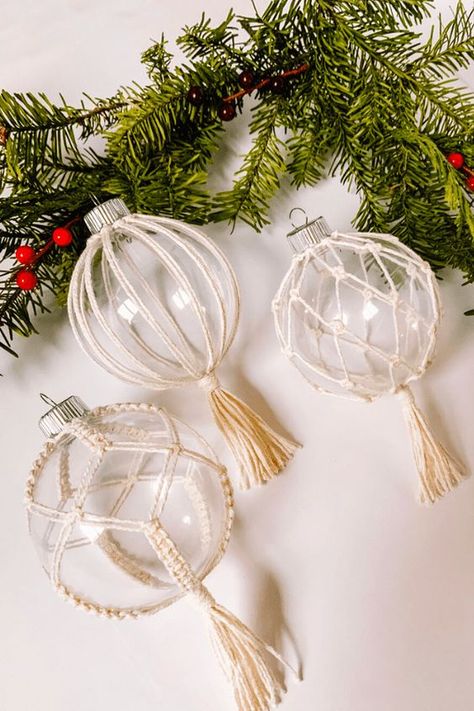 Diy Macrame Christmas, Macrame Ornaments, Boho Christmas Decor, Macrame Christmas, Christmas Ball Ornaments, Crochet Xmas, Art Clip, Xmas Diy, Diy Macrame