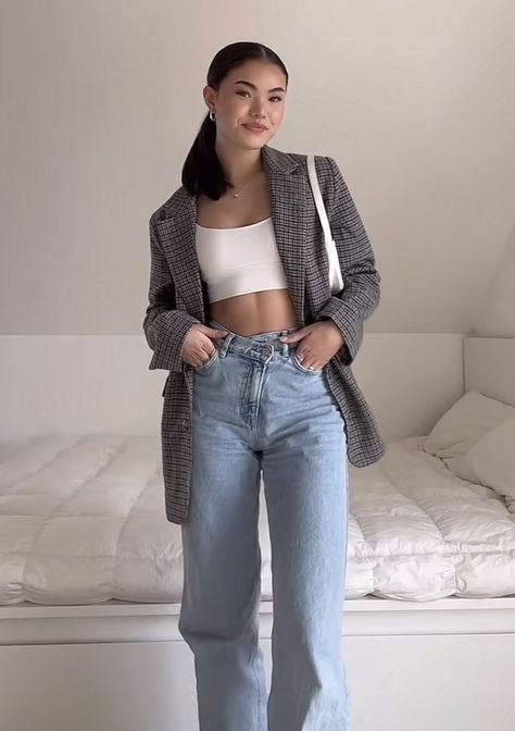 Blazer Outfit Summer, Korean Spring Outfits, Soft Feminine Outfits, Trendy Outfit Inspo, Spring Jeans, Casual College Outfits, Korean Casual Outfits, Uni Outfits, Blazer Outfit