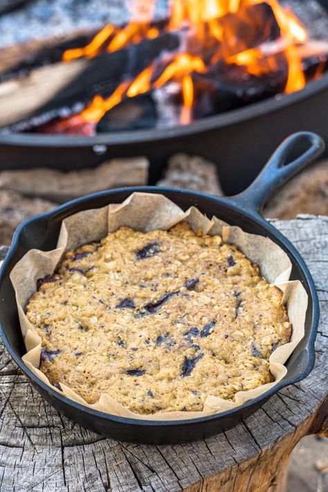 Campfire Chocolate Chunk Cookie Campfire Cookies, Endangered Species Chocolate, Campfire Snacks, Camping Cookies, Chocolate Chunk Cookie Recipe, Camping Quebec, Camping Desserts, Skillet Chocolate Chip Cookie, Skillet Cookie