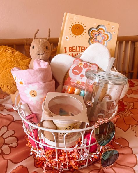 Toddler Girl Easter Basket, Easter Hamper, Gift Card Displays, Boys Easter Basket, Girl Gift Baskets, Girls Easter Basket, Easter Baskets For Toddlers, Kids Baskets, Holiday Baskets