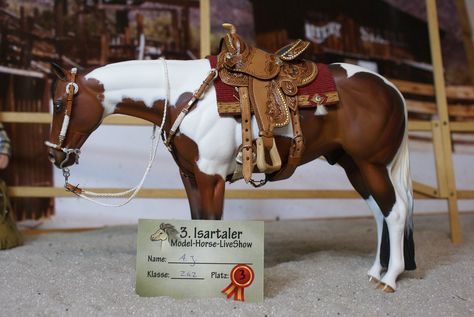 Breyer Horse Diorama, Mini Stables, Horse Diorama, Western Pleasure Outfit, Western Room, Bryer Horses, Toy Horses, Diy Horse, Breyer Horse