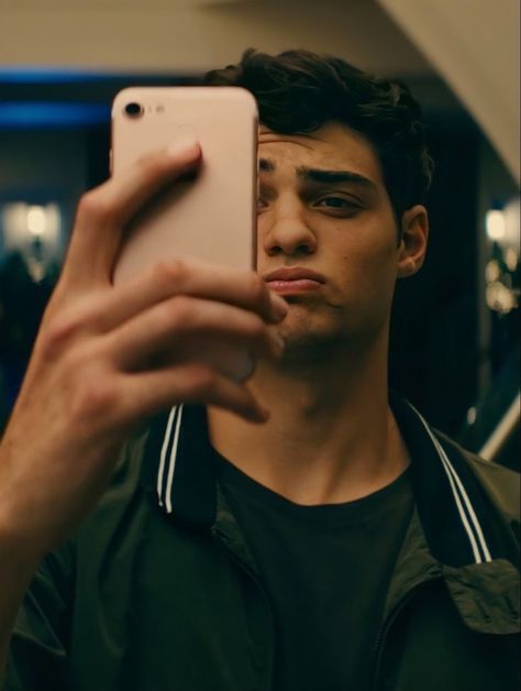 Noah Centineo Noah Centineo Peter Kavinsky, Jean Peters, Peter Kavinsky, Peter K, Noah Centineo, Popee The Performer, Lara Jean, Bff Photoshoot Poses, Perfect Boy