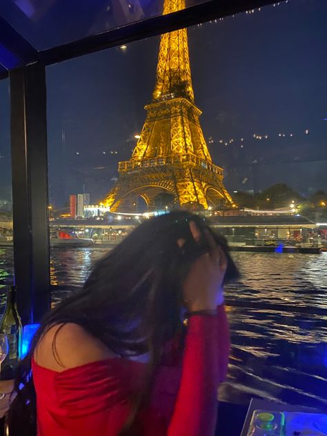 Boat Dinner, Aestethic Photo, Night In Paris, Bratz Doll Outfits, Women Appreciation, Paris Summer, Dinner Cruise, Emotional Photography, Photo Insta