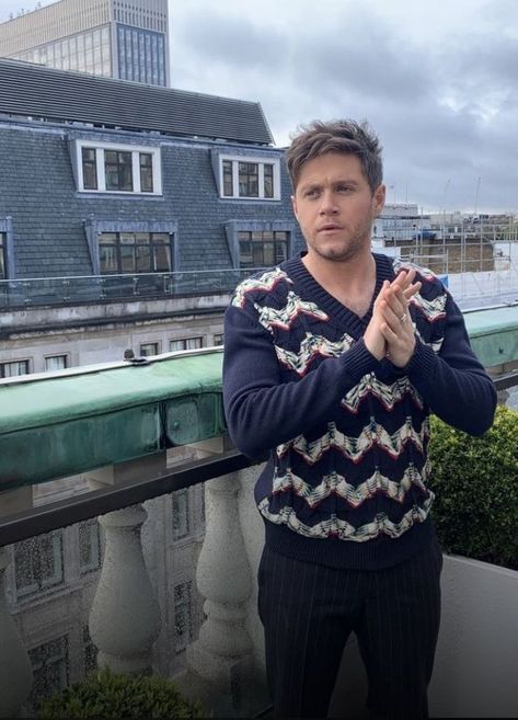 Niall Horan News, Boyfriend Pics, Niall Horan Baby, Gambar One Direction, Irish Princess, Irish Boys, Purple Pants, James Horan, A Boyfriend