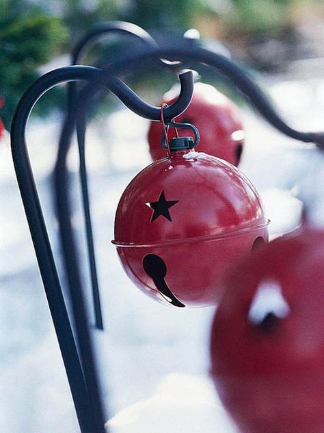 diy Holiday Lawn Decorations | Outdoor Christmas Decorations 2 | DIY & Crafts Christmas Jingles, Christmas Yard, Outdoor Holiday Decor, Jingle Bell, Noel Christmas, Christmas Love, Country Christmas, Decoration Christmas, Christmas Deco