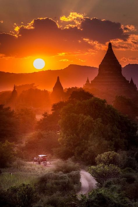 Bagan blog — The fullest Bagan travel guide blog for a budget trip to Bagan, Myanmar - Page 2 of 2 - Living + Nomads – Travel tips, Guides, News & Information! Tattoo Elements, Watercolor Reference, Bagan Myanmar, Myanmar Art, Myanmar Travel, Photo Nature, Bagan, Color Art, East Asia