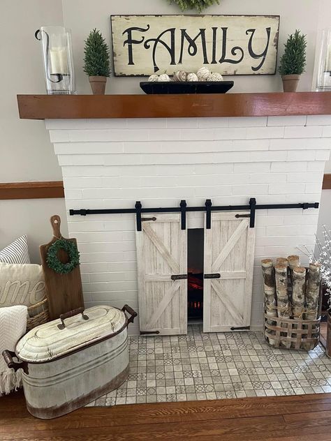 Barndoor Fireplace Cover, Fireplace Barn Doors Ideas, Barn Door Fireplace Cover, Fireplace Barn Doors, Barn Door Fireplace, Fireplace Covers, Fire Mantel, Lakehouse Ideas, Older Homes