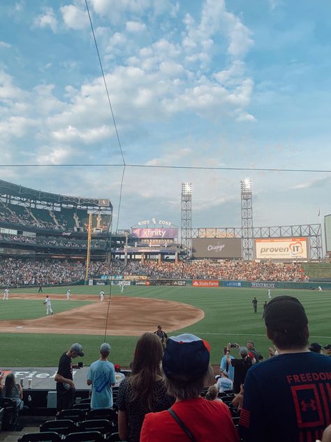 minnesota twins vs chicago white sox fourth of july game mlb stadium Phillies Aesthetic, Mlb Wife, Mlb Stadium, Liz Tomforde, Mlb Stadiums, Game Aesthetic, Dancing On My Own, White Sox Baseball, Usa Cities