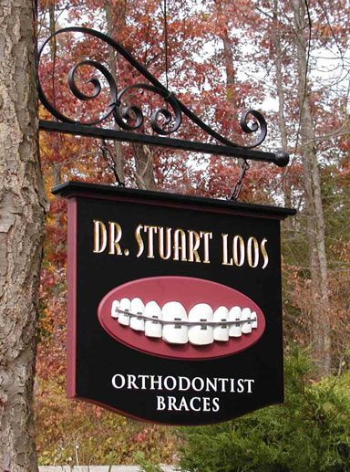 ... Home Clinic, Hand Carved Signs, Dental Clinic Logo, Dental Posters, Dental Office Design Interiors, Medical Office Design, Dental Office Decor, Dental Marketing, Family Photo Wall