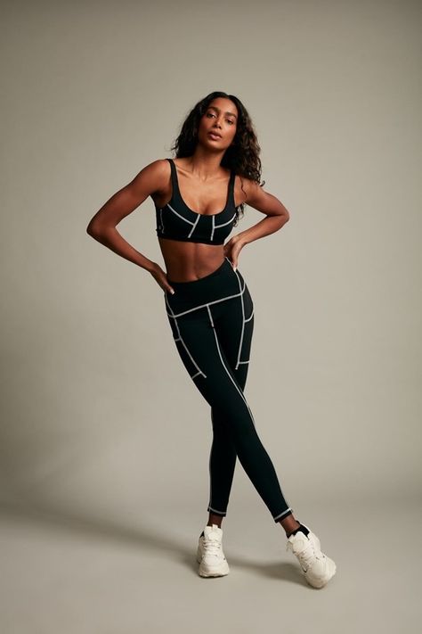 Activewear Editorial Photography, Sportswear Model Poses, Fitness Photoshoot Ideas Poses, Sporty Photoshoot Ideas, Sportswear Photoshoot, Active Wear Photoshoot, Athletic Photoshoot, Athleisure Photoshoot, Workout Outfits Aesthetic