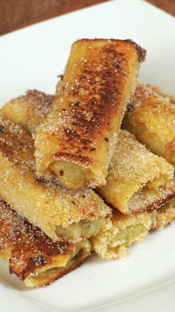 Se você tem BANANAS MADURAS em casa, prepare essa receita divina em 5 MINUTOS. Ingredientes: • 3 bananas maduras • Aprox. 6 fatias de pão de forma • 1 ovo • 3 colheres de manteiga • 1 colher de leite • 2 colheres de açúcar • Açúcar cristal e canela a gosto Passo a passo completo em nosso canal do Youtube. Facebook e Instagram: @testegordice #receita #banana #receitasdoces Amazing Food Videos, Buzzfeed Tasty, Tasty Videos, Rainbow Food, Cheesy Recipes, Tiny Food, Indian Snack Recipes, Food Videos Desserts, Cooking Recipes Desserts