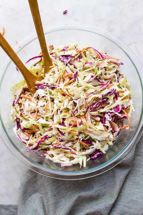 Classic vegan coleslaw is an easy to make summer side dish perfect for picnics, potlucks and BBQ's! It's healthy, dairy-free and delicious! Dairy Free Coleslaw, Spicy Coleslaw, Raw Cabbage, Easy Coleslaw, Coleslaw Recipe Easy, Vegan Coleslaw, Vegetable Skewers, Homemade Coleslaw, Summer Side Dish