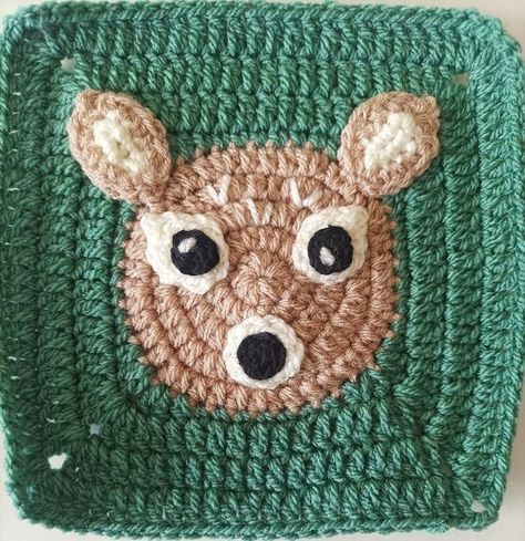 Crochet Deer Granny Square Crochet Mens Scarf, Granny Square Scarf, Crochet Baby Cocoon, Crochet Deer, Crochet Disney, Crochet Blanket Designs, Granny Square Bag, Gift Crochet, Crochet Granny Square Blanket