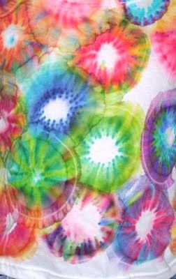 How to Tie Dye with Sharpie Markers! Sharpie Tie Dye, Girl Scout Activities, Fun Tie, Scout Activities, How To Tie Dye, Sharpie Markers, Girl Scout Ideas, Sharpie Art, Girl Scout