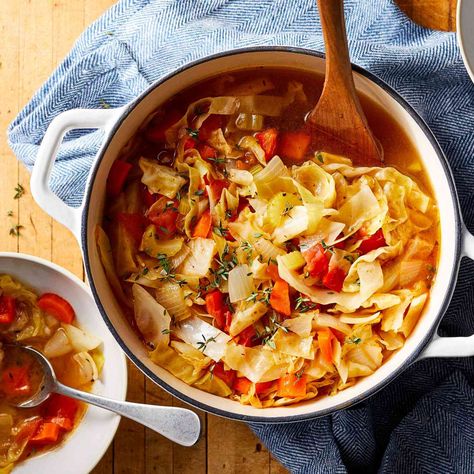 If you're following a cabbage soup diet, this healthy cabbage soup recipe packs in lots of flavor. Make a big batch for lunch or dinner all week. Diet Cabbage Soup, Recipes Pescatarian, Healthy Cabbage Soup, Soup Cabbage, Packed Snacks, Cabbage Diet, Cabbage Soup Diet Recipe, Diet Soup, Diet Soup Recipes