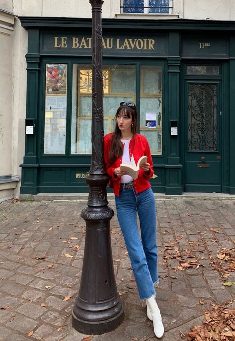 French Girl Daily | French girl style inspiration & French style blog French Girl Outfits, French Style Clothing, French Outfits, Stile Blair Waldorf, Adrette Outfits, Parisian Outfits, French Girl Aesthetic, French Aesthetic, Style Parisienne