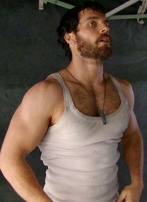 Henry Cavill Henry Cavill Shirtless, Outfits Hombre, Clark Kent, Man Of Steel, Henry Cavill, Muscle Men, Bodybuilder, Male Beauty, Celebrities Male