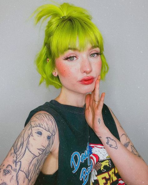 SAM ⚡️’s Instagram profile post: “New hair🧚🐛 !!!! It’s the green I’ve always wanted 🥺 I mixed @arcticfoxhaircolor phantom green + cosmic sunshine + neon moon on top of my…” Neon Green Hair, Arctic Fox Hair Color, Hair Color Options, Neon Moon, Teal Hair, Dyed Hair Inspiration, Permanent Hair Dye, Arctic Fox, Yellow Hair