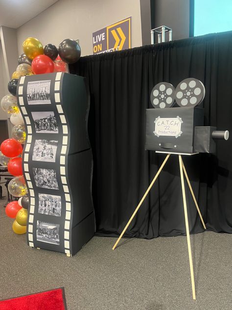 At The Movies Backdrop, Homecoming Float Ideas Movie Theme, Movie Production Design, Stage Decoration For Farewell Party, Television Day Creative Ads, Cinema Theme Decoration, Decoration Theme Cinema, Movie Night Decorations Indoor, Movie Night Photo Booth