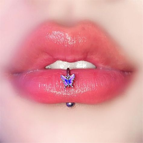 Birthday Wishlist Ideas, Labret Piercing Jewelry, Wishlist Ideas, Pretty Ear Piercings, Labret Piercing, Eyebrow Ring, Lip Ring, Lip Piercing, Butterfly Design