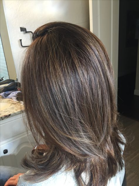 Caramel Babylights. Perfect to disguise gray hair. Southern Hair, Rambut Brunette, Highlights And Lowlights, Blending Gray Hair, Hair Color Ideas For Brunettes, Grey Hair Color, Brown Hair With Highlights, Dark Brown Hair, Cool Hair Color