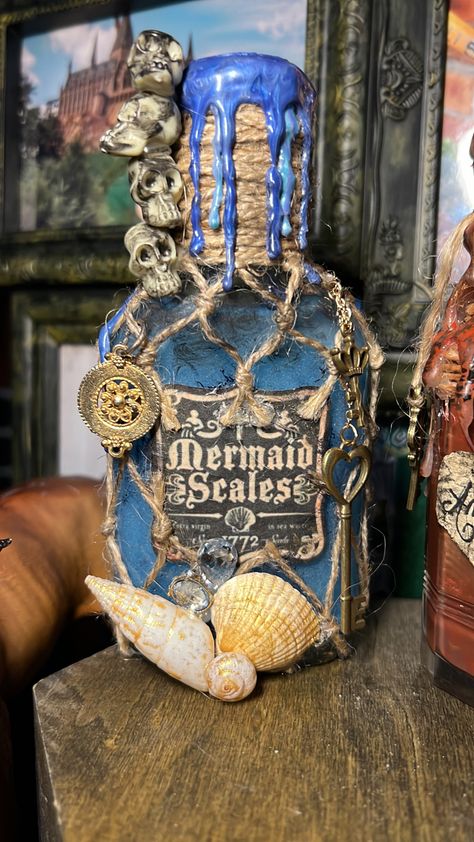 Mermaid Potion Bottle, Dragon Potion Bottle, Magic Bottles Diy, Potion Bottle Ideas, Mermaid Tears Potion Bottle, Diy Potion Bottles Halloween, Potion Bottles Aesthetic, Apothecary Crafts, Potion Bottles Diy