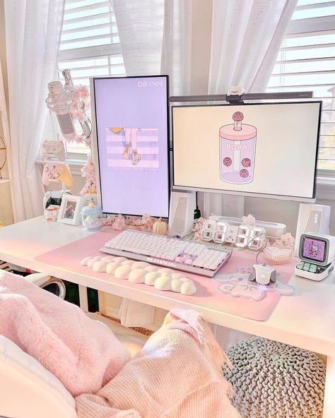 Girly Pc Setup, Girly Gaming Setup, Games Room Inspiration, Cozy Desk, Gamer Setup, Gamer Room Decor, Desktop Setup, Office Room Decor, Pinterest Room Decor