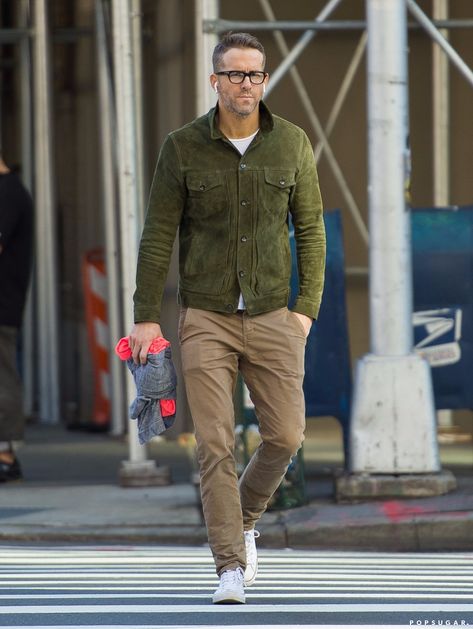 All the Times Ryan Reynolds Turned the Street Into a Runway This Year Ryan Reynolds Style, Swag Outfits Men, Neue Outfits, Jacket Outfit, Men Street, Ryan Reynolds, Men Fashion Casual Outfits, Mens Fashion Summer, Blake Lively