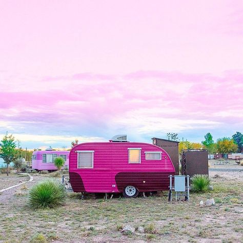 Pure perfection. 💞☁ (📷: @mattcrump) #ABMlifeiscolorful Pink Trailer, Vintage Camper Interior, T1 Bus, Vintage Camper Remodel, Vintage Rv, Vintage Caravans, Retro Campers, Camper Makeover, Camper Living