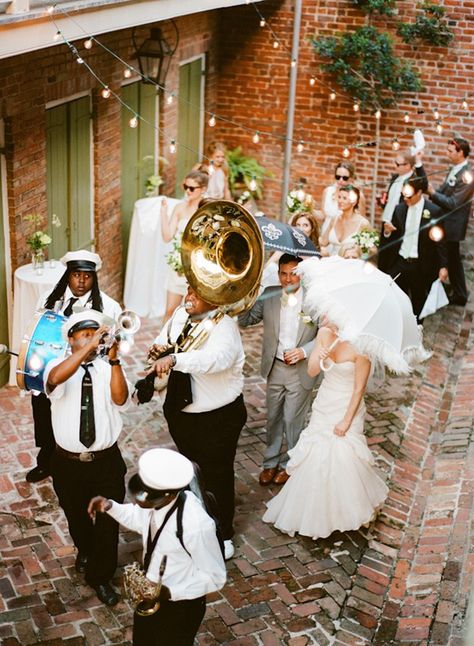 Celebrate your ceremony with a parade like this New Orleans wedding. Wedding Ides, New Orleans Elopement, Themed Wedding Decorations, New Orleans Style, Nola Wedding, Louisiana Wedding, Vintage Wedding Dresses, New Orleans Wedding, Wedding News