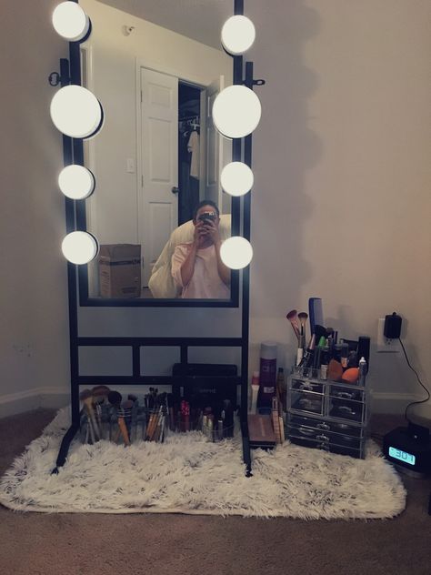 vanity idea for those who like to sit on the floor when doing their makeup! Diy Makeup Station, Mermaid Beauty, Kids Bedroom Remodel, Guest Bedroom Remodel, Small Bedroom Remodel, Makeup Station, Diy Vanity, Bedroom Remodel, Small Bedroom Decor