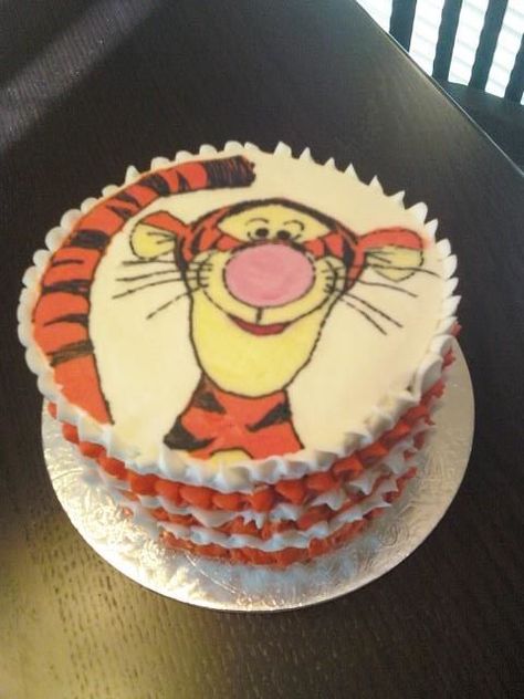 Tigger Smash Cake Tigger Cake Ideas, Tigger Birthday Party Ideas, Tigger Birthday Cake, Tigger Birthday Party, Tigger Cake, Tigger Birthday, Birthday Dessert Ideas, Heart Desserts, Tiger Blanket