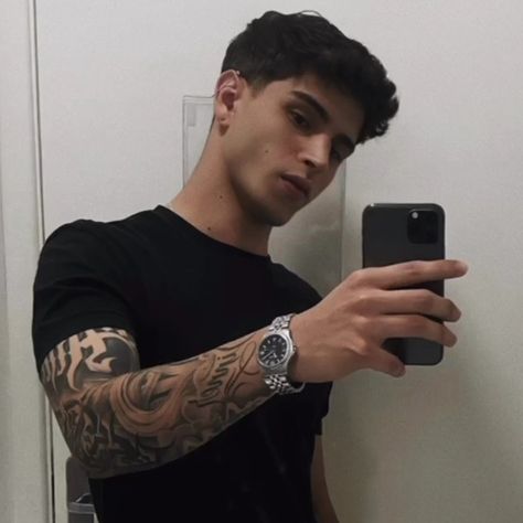 Taper Fade Short Hair, Brown Hair Boy, Mens Haircuts Short Hair, Face Fat, Mens Hairstyles Thick Hair, Boys Long Hairstyles, Instagram Blog, Light Skin, Hair And Beard Styles