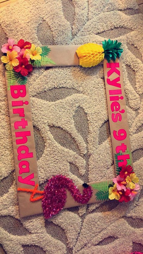 Luau photo booth frame! Need to make it bigger!!! Hawaii Birthday Party, Tropisk Fest, Tropical Birthday Party, Pineapple Birthday, Aloha Party, Hawaiian Party Decorations, Flamingo Birthday Party, Luau Theme Party, Luau Birthday Party