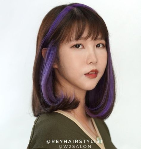 Korean Lob with Purple Highlights Korean Lob, Dye Hair Inspiration, Purple Highlights Underneath, Hairstyles With Purple Highlights, Hairstyles With Purple, Brown Hair Asian, Purple Hair Color Highlights, Highlights Korean, Purple Hair Styles