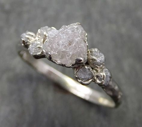 Uncut Diamond Ring Engagement, Grey Diamond Engagement Ring, Smaragd Ring, Rough Diamond Ring, Cute Engagement Rings, Future Engagement Rings, White Gold Wedding Rings, Dream Engagement Rings, White Gold Wedding